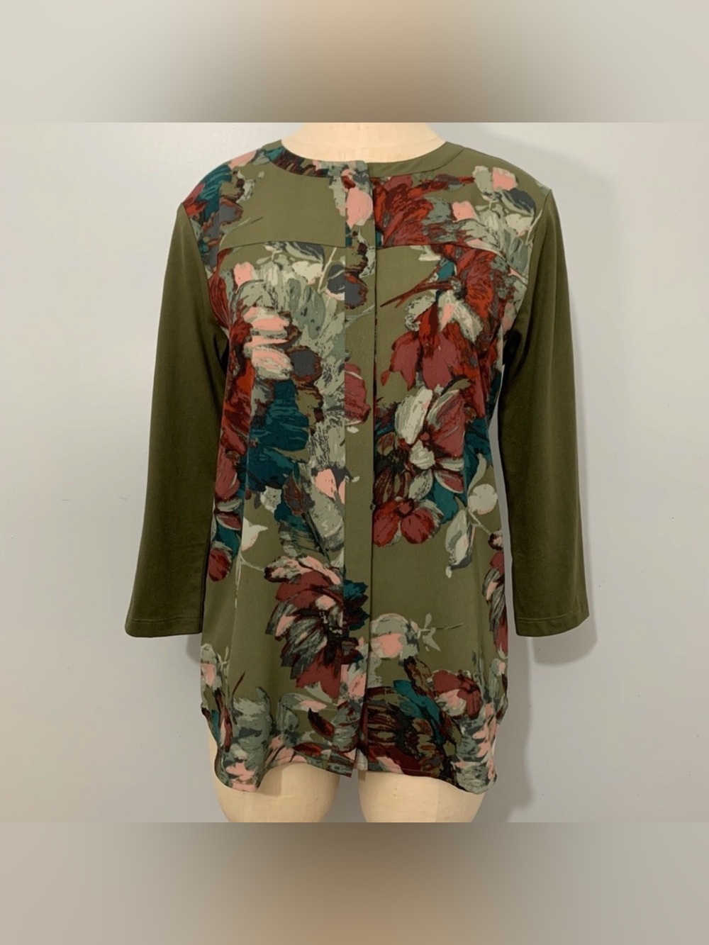 Van Heusen Floral Button Front Top 3/4 sleeves